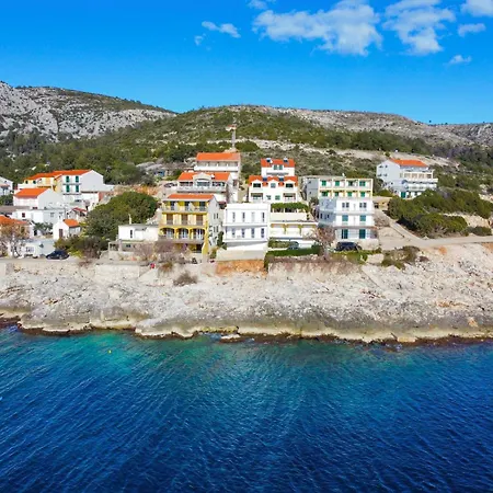 Nyaraló Milnamour, Whole House By The Sea With Parking *