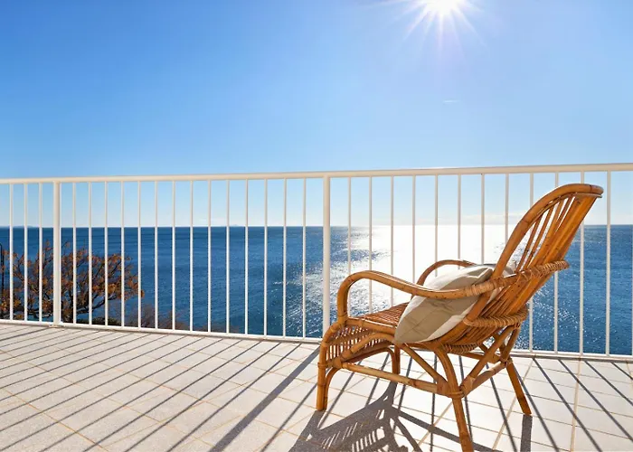 Milnamour, Whole House By The Sea With Parking Semesterbostad *