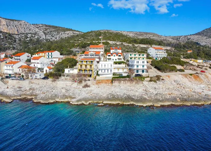 Semesterbostad Milnamour, Whole House By The Sea With Parking *