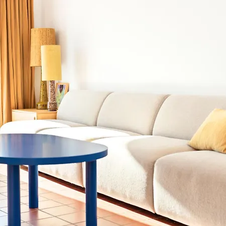 Hébergement de vacances Milnamour, Whole House By The Sea With Parking