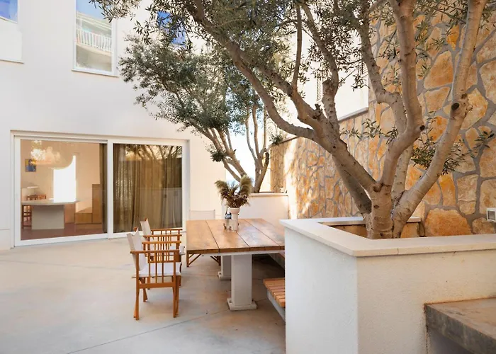 Milnamour, Whole House By The Sea With Parking Hvar Town