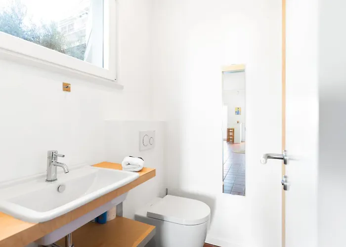 Milnamour, Whole House By The Sea With Parking Holiday home