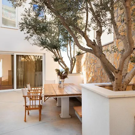 Milnamour, Whole House By The Sea With Parking Hvar Town