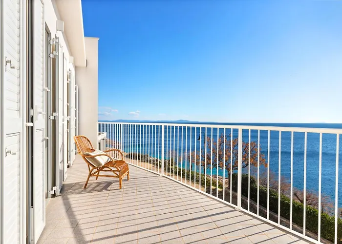 Milnamour, Whole House By The Sea With Parking 펜션 흐바르