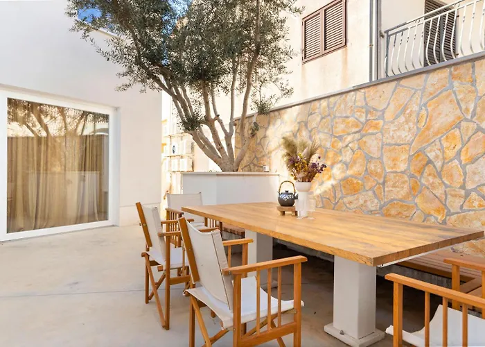 Milnamour, Whole House By The Sea With Parking 펜션