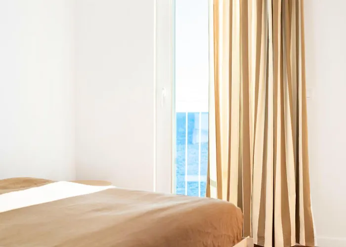 펜션 Milnamour, Whole House By The Sea With Parking *