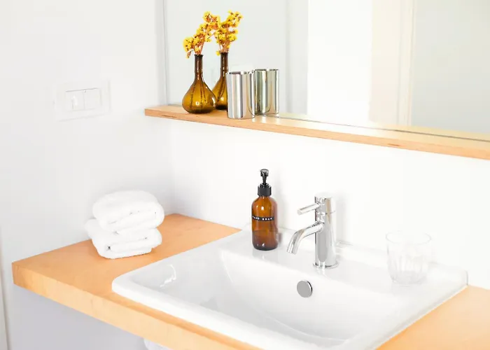 Milnamour, Whole House By The Sea With Parking 펜션 흐바르